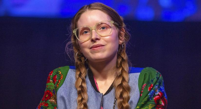 Adósságrendezés céljából hajvideókat posztol OnlyFansre a Harry Potter-filmek színésze, Jessie Cave