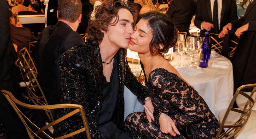 Kylie Jenner és Timothée Chalamet majd’ felfalják egymást legújabb szerelmes fotóikon