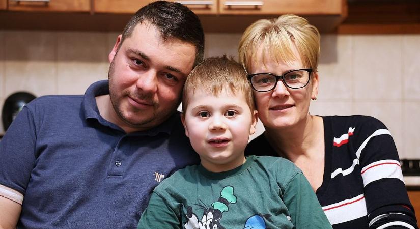 Felejthetetlen autós élménnyel segíthetjük az izomsorvadásban szenvedő kisfiú kezelését