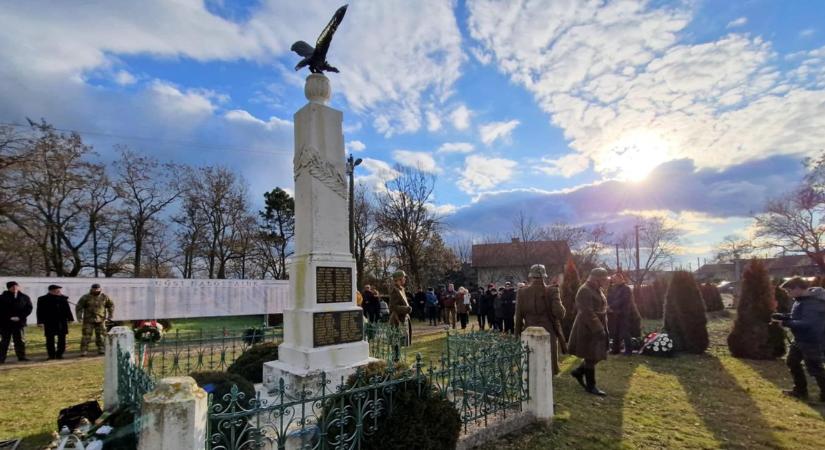 Ellopták a bényi turulszobrot: napok múlva tűnt csak fel, hogy nincs a helyén