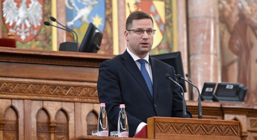 Gulyás Gergely miniszter állami kitüntetéseket adott át