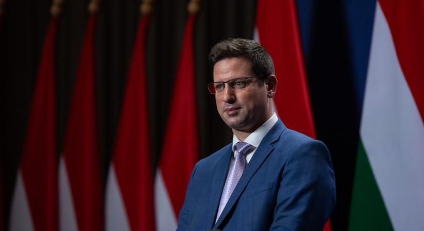 Gulyás Gergely átadta a Magyar Érdemrend lovagkeresztet