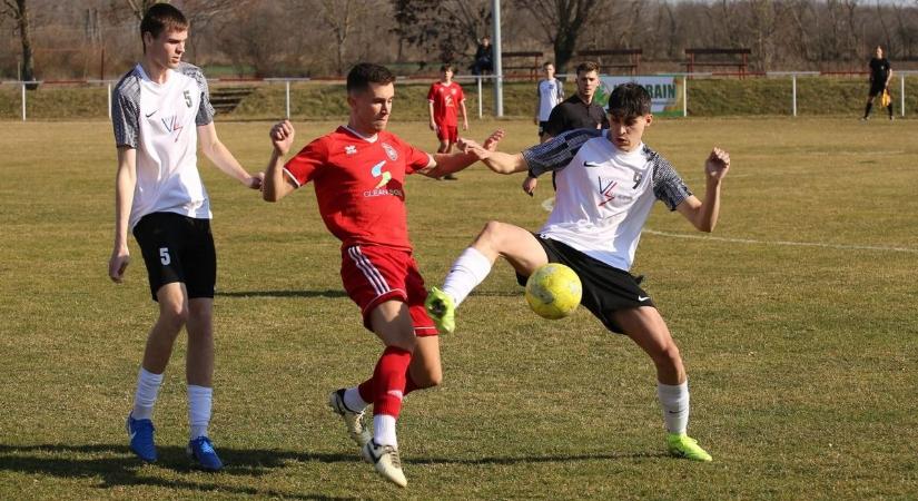 A szezonnyitón szerzett pontot az Adony és a Mezőfalva is - galériával