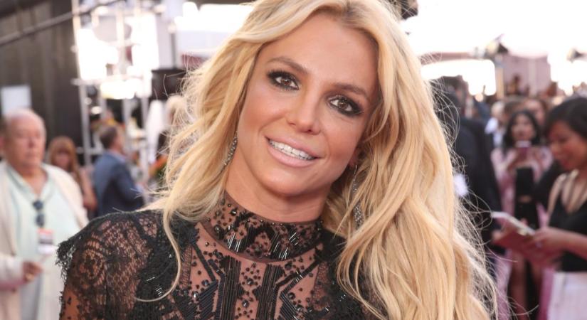 „Egy zseni!” – Britney Spears videón mutatta meg, hogyan zongorázik 18 éves fia