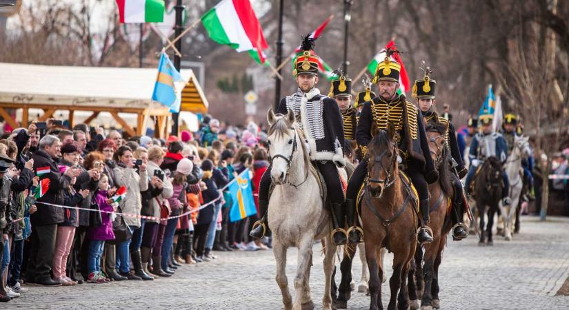 Tisztelet a hősöknek: többnapos rendezvénysorozattal hangolódnak a nemzeti ünnepre Háromszéken