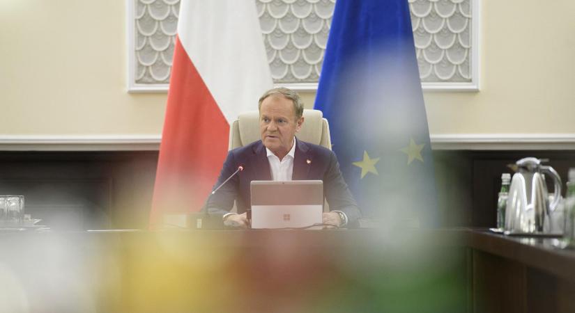 Donald Tusk: 2027-től már évi százezer önkéntes katonát képeznek ki Lengyelországban, félmillió főre emelik a hadsereg létszámát