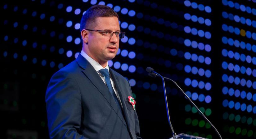 Érdemkereszteket adott át Gulyás Gergely