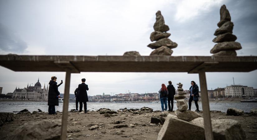 Évszázadok óta nem láttuk így a márciusi Dunát, rejtélyes tárgy bukkant fel benne