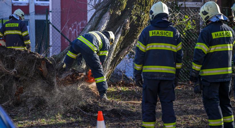 Vihar érkezik: a szél sebessége elérheti a 135 km/órát!