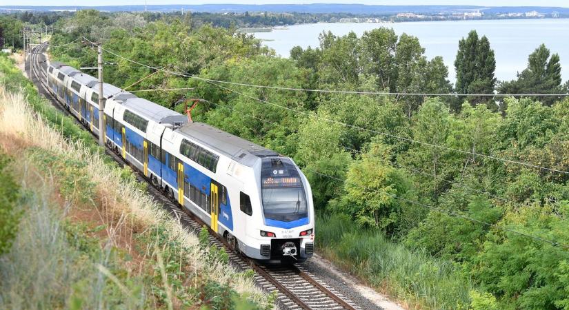 Most jött: teljesen megbénult a vonatközlekedés, 100 perces késésekkel kell számolni