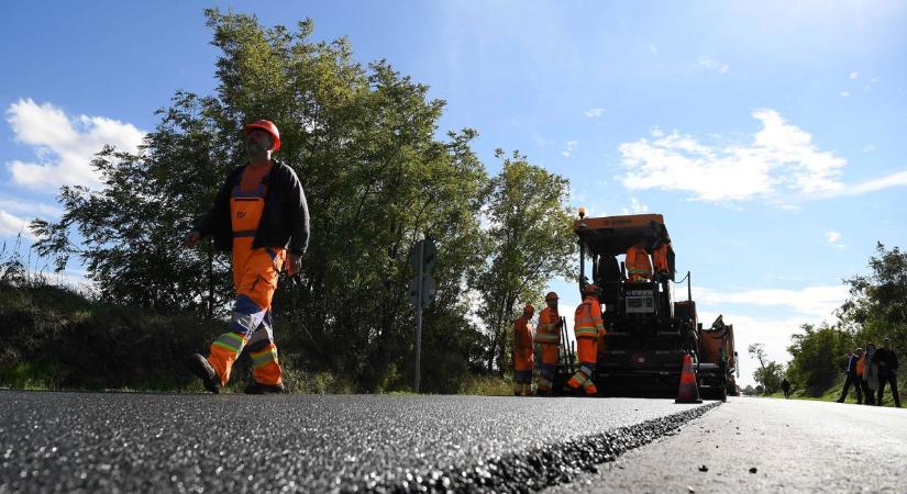 Jó hír az autósoknak: folytatódik a koncesszióba átvett utak szintrehozó felújítása