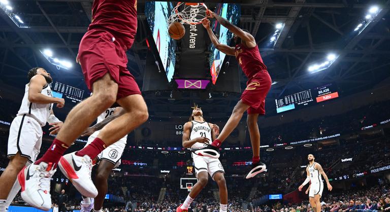 Hajszálon múlt, de végül nem szakadt meg az elképesztő győzelmi széria az NBA-ben