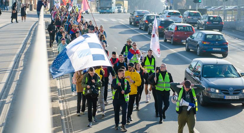 Csütörtökön gyalog indulnak Belgrádba az újvidéki és szabadkai egyetemisták