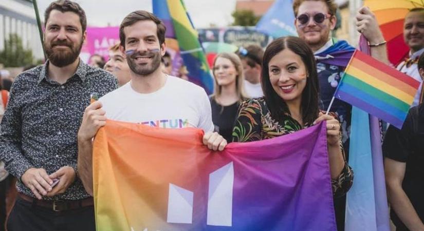 Kétségbeesetten küzd a Momentum a pride-ért