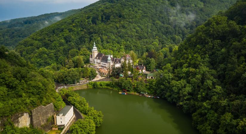 Borok, hungarikumok, gyógyfürdők és a történelem földje: Mátra és Bükk vidéke