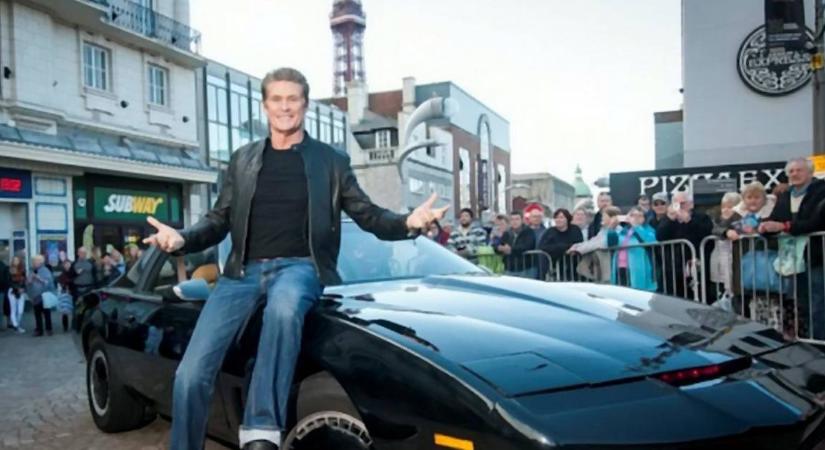 David Hasselhoff elárverezi Knight Rider-es, beszélő autóját