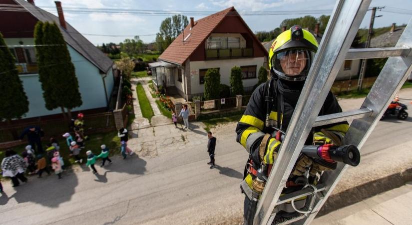 Az önkéntes tűzoltóknak néha pszichológusként is helyt kell állniuk