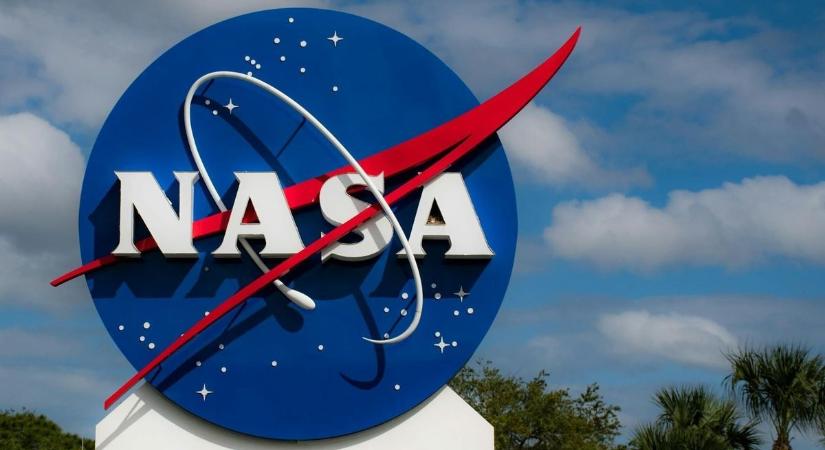 A NASA 4 fős legénysége búcsúzik a Földtől, amint útnak indulnak, hogy lecseréljék az űrben ragadt asztronautákat