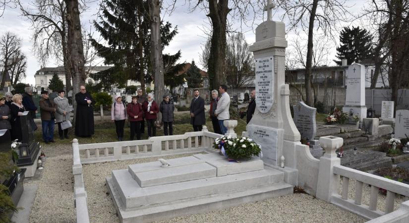 Méltó helyen nyugszik a Cselley család - Képgaléria