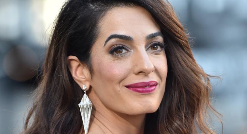 Amal Clooney már viseli: ezt a nadrágot még idén tavasszal szerezd be, minden szettet feldob