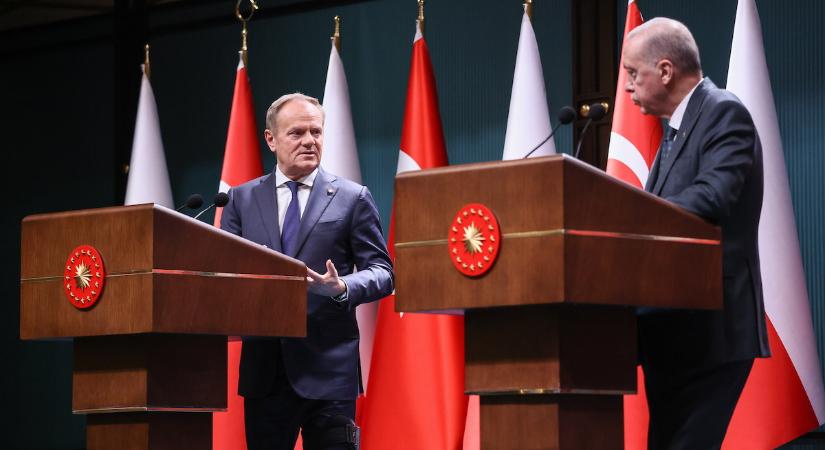 Donald Tusk kéréssel fordult Recep Tayyip Erdoğanhoz