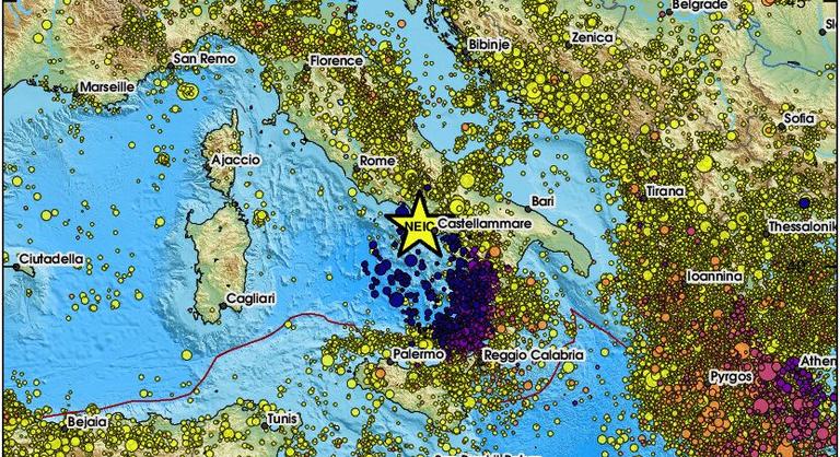 Csütörtök hajnalban földrengés rázta meg Nápoly környékét