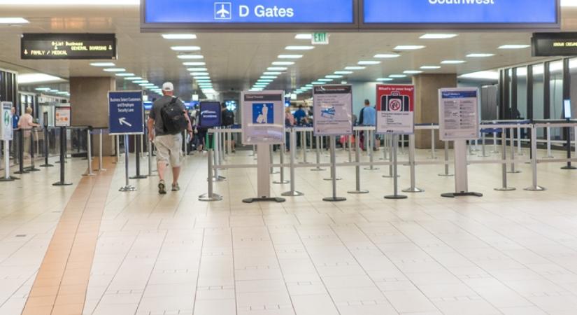Átvilágították a férfit a repülőtéren: a biztonságiak is megrökönyödtek, mikor látták, mi mászik elő az alsónadrágjából