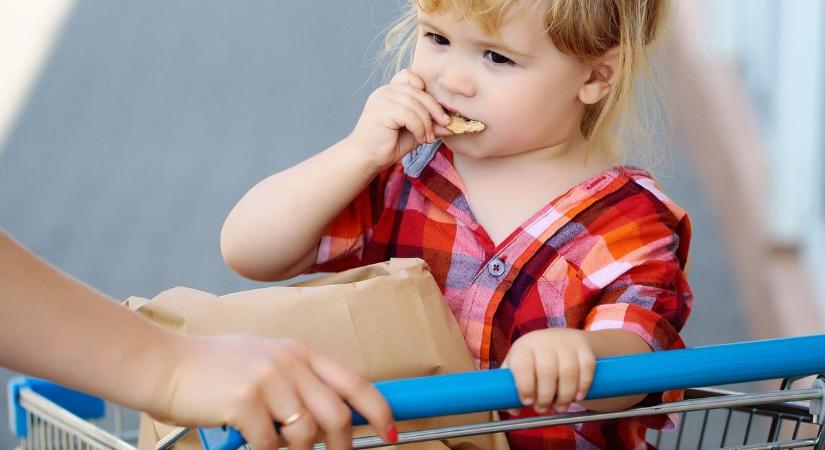 Éhes gyerek a boltban: Hol húzzuk meg a határt? - Olvasóink válaszoltak!