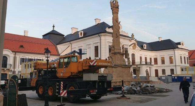 VÁRFELÚJÍTÁS – Várjuk, csak várjuk, hogy befejezzék végre