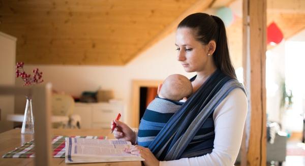 Személyi jövedelemadó-mentességet kapnak a 30 év alatti egygyermekes édesanyák