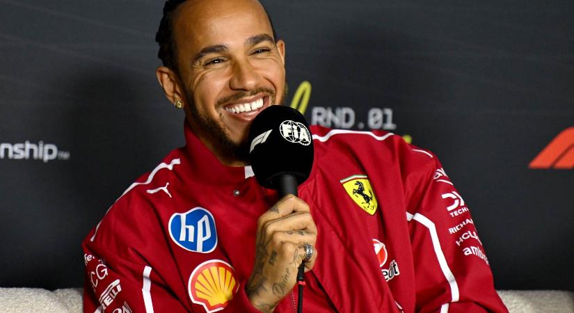 Lewis Hamilton meglógott a Ferrarival