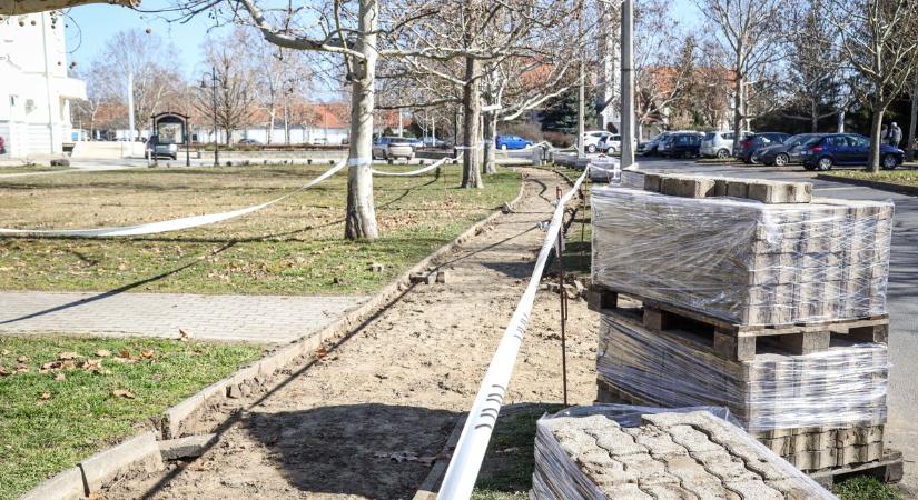 Újabb járdaszakaszok újulnak meg Martfű központjában