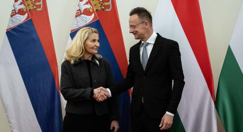 Szijjártó Péter felszólította Brüsszelt, hogy ne gátolják Szerbia integrációs folyamatát