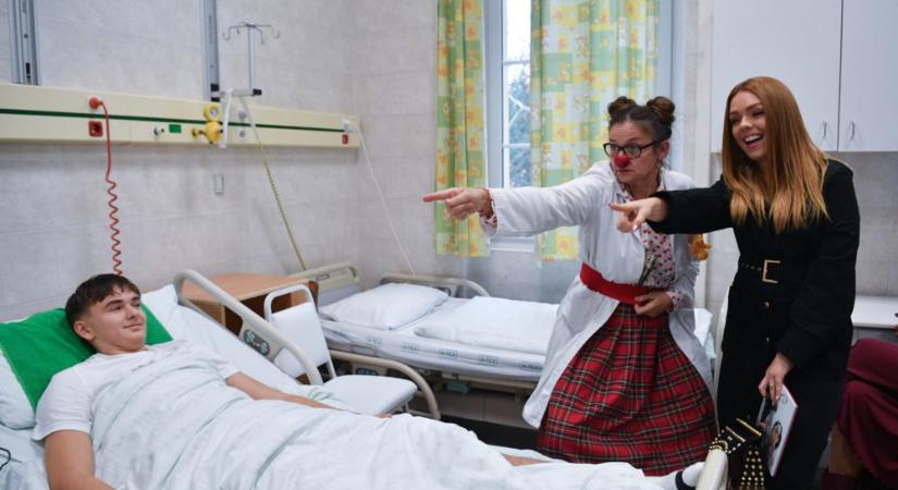 Marosvásárhelyi klinikák gyermekosztályait látogatták a bohócdoktorok