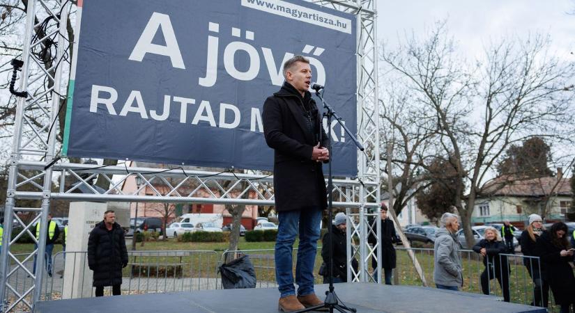 Apad a Tisza, sorra mondják le a buszokat Magyar Péter március 15-i gyűlése előtt