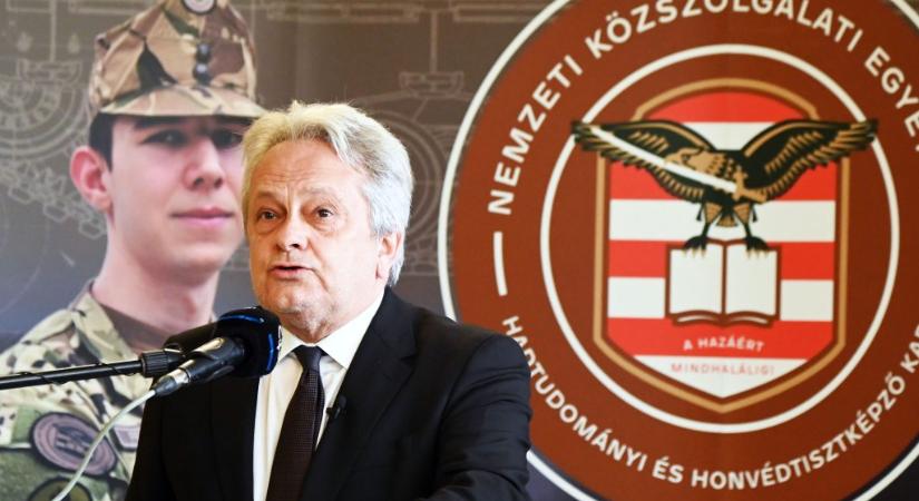 HM: Azért rendeltek négy turulszobrot, mert nem a jegesmedve a magyar címerállat