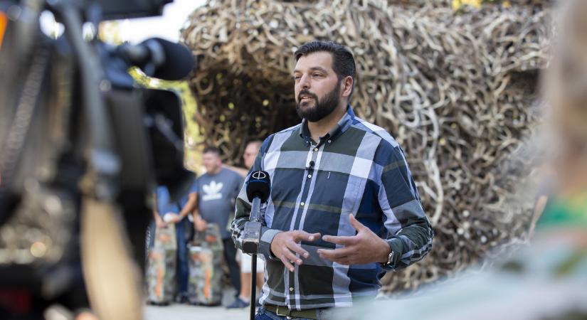 A Honvédelmi Minisztériumnak csak Szőke Gábor turulszobrai felelnek meg, mert azok „illeszkednek a magyar katonai hagyományokhoz”