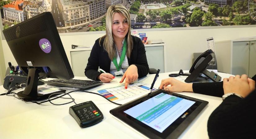 „Villámcsapásként ért minket” – bezárja helyi fiókját a bank, felháborodott a városvezetés