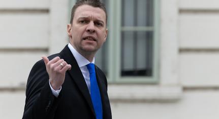 Menczer Tamás: Gyurcsány Ferenc és a diszkóliberális Brüsszel Péter a multik oldalára állt