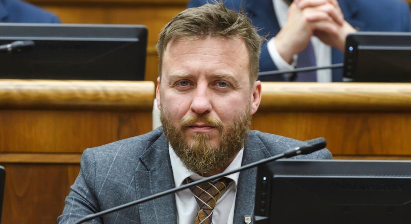 „Szlovákok, mi nem kukorica vagyunk“ – Kotlár újabb kirohanást produkált az mRNS-vakcinák ellen