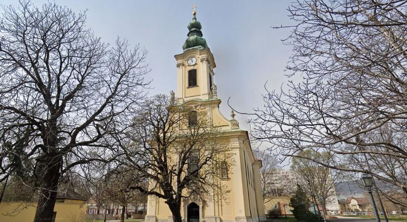 Holtak énekelnek egy budapesti templomban: elhunytak hangja szólal meg a hajnal előtti órákban