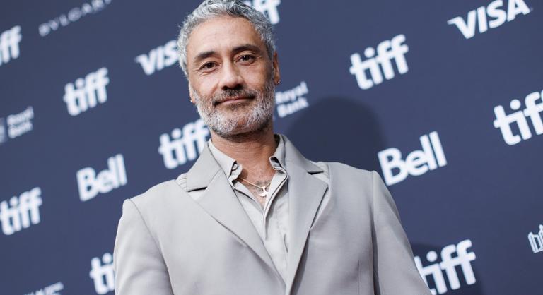 Taika Waititi lesz Manduczó Kornél legújabb filmjének főszereplője