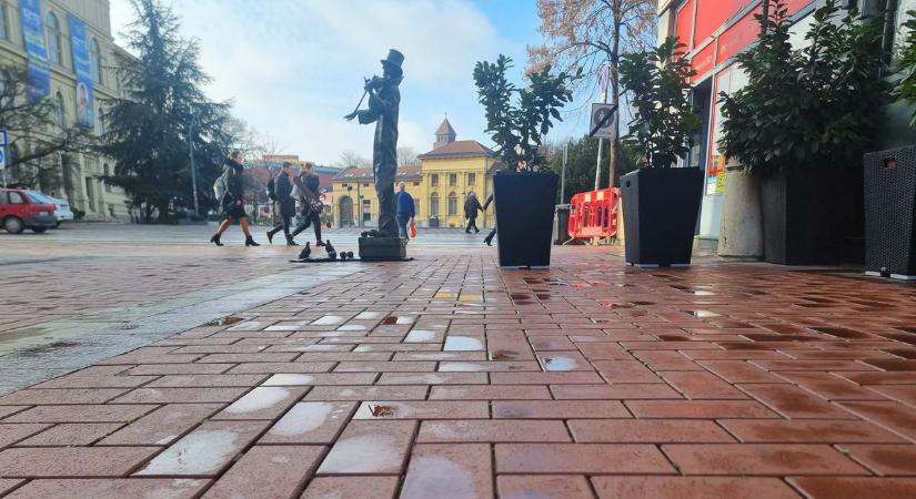 Esernyőt és fájdalomcsillapítót is érdemes lesz reggel a táskába rakni