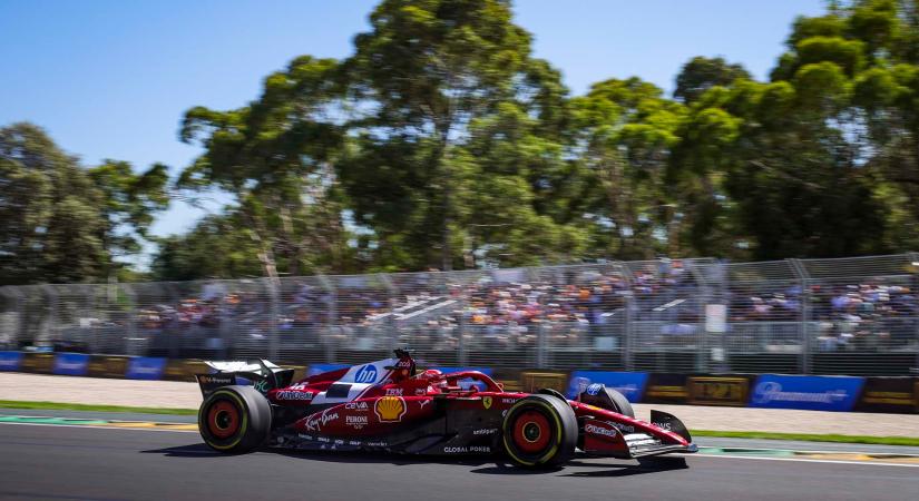 Leclerc az élen a McLarenek előtt Melbourne-ben