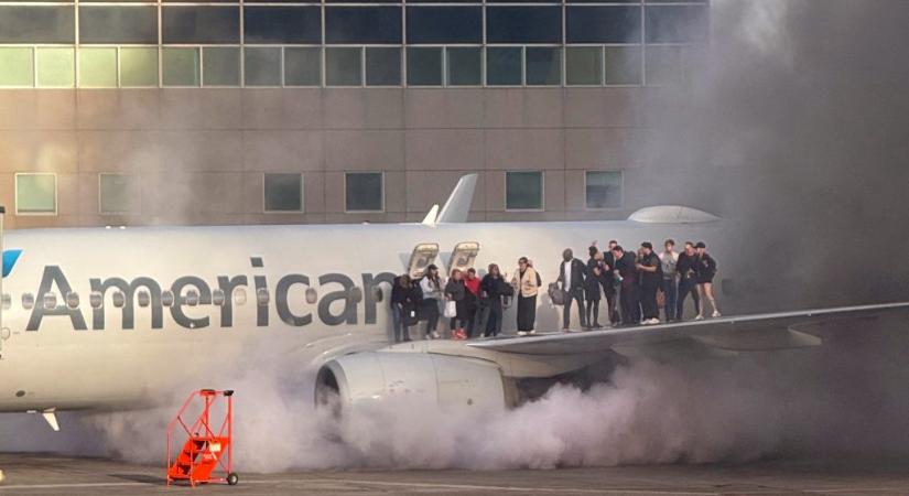 Landolás után kigyulladt az American Airlines gépe a denveri repülőtéren