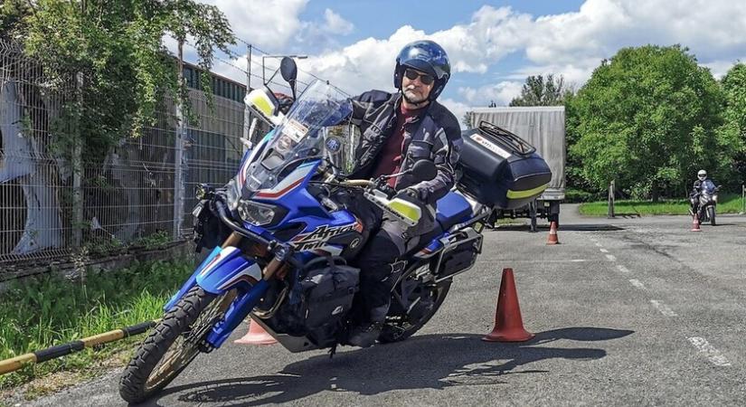 Ingyenes vezetéstechnikai oktatások motorosoknak - Több helyszín, nyolc alkalom