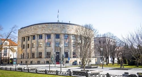 A boszniai szerb parlament elfogadta a szerb országrész új alkotmányának tervezetét