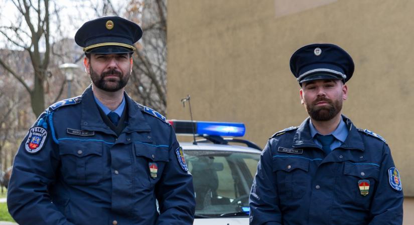 Egy ablakból kiesett fiatal életét mentették meg a rendőrök Kispesten