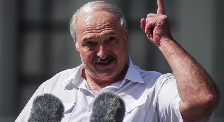 A választási csalással vádolt Lukasenko azt üzeni, hogy csak választás útján lehet őt leváltani