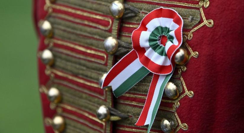 Kokárda nélkül belépni tilos!